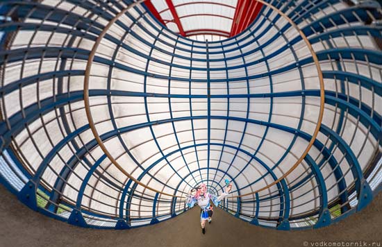 Героиня Март 7 из Honkai: Star Rail находится в спиральной иллюзии спора с перспективой косплей фотосессия Калининград